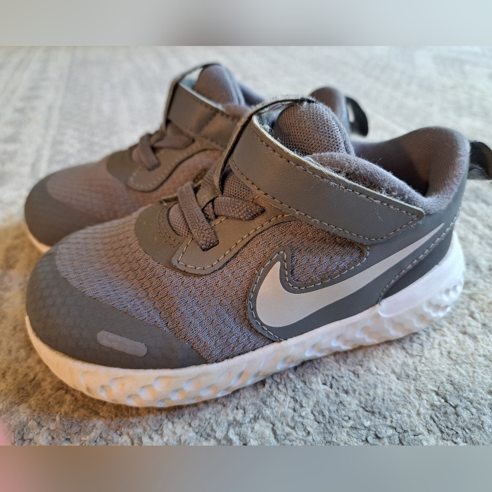 Nike Revolution Toddler Sneakers